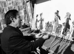 翻动皮影 行走天地——一位青藏高原河湟皮影艺人的使命