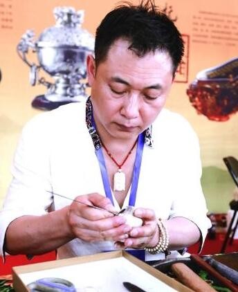 石岩：做一个安静的匠人