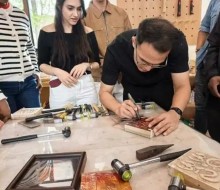 以手为媒，以艺传心——中外学子聚青云，指尖非遗话交融